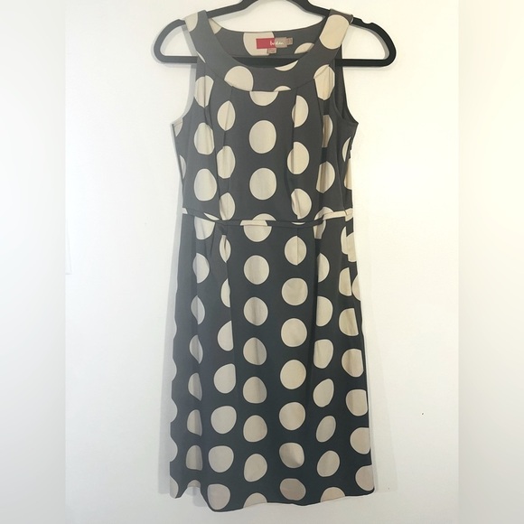 Boden Dresses & Skirts - Boden Grey & Tan Polka Dot Shift Dress Size 6
